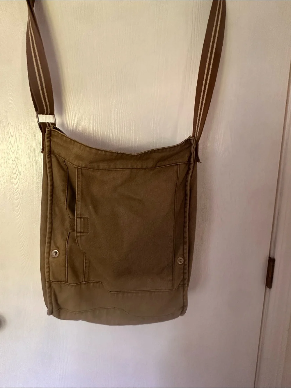 District Threads Canvas Messenger Bag in Olive Green